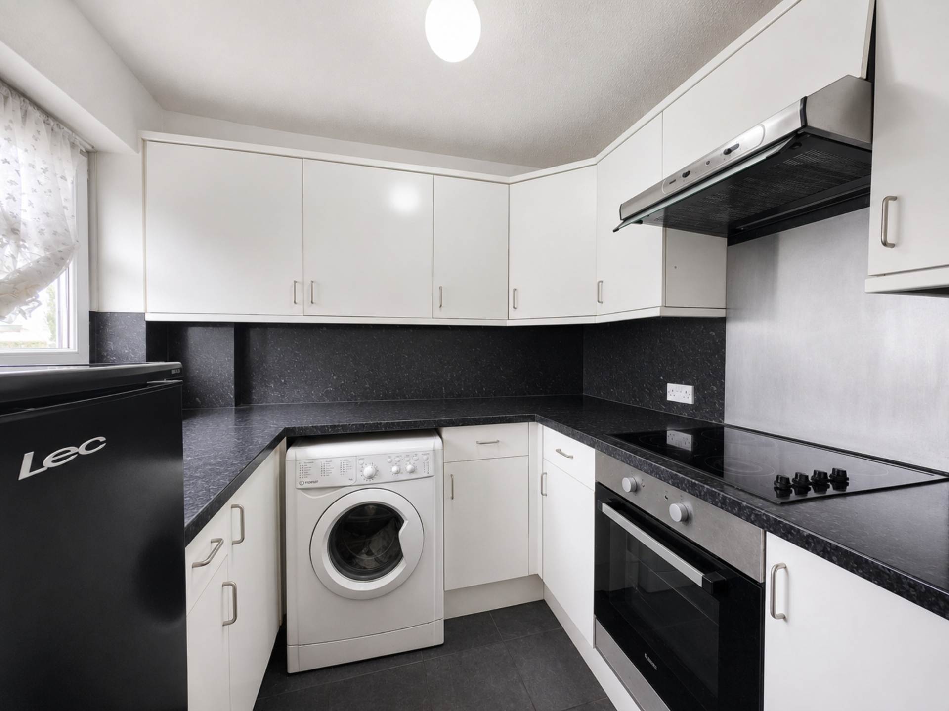 Flat Nether Street in Greater London