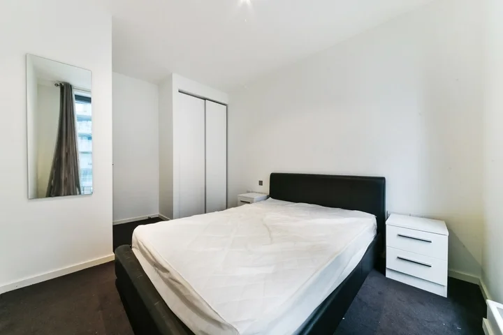 Flat Baltimore Wharf in Greater London