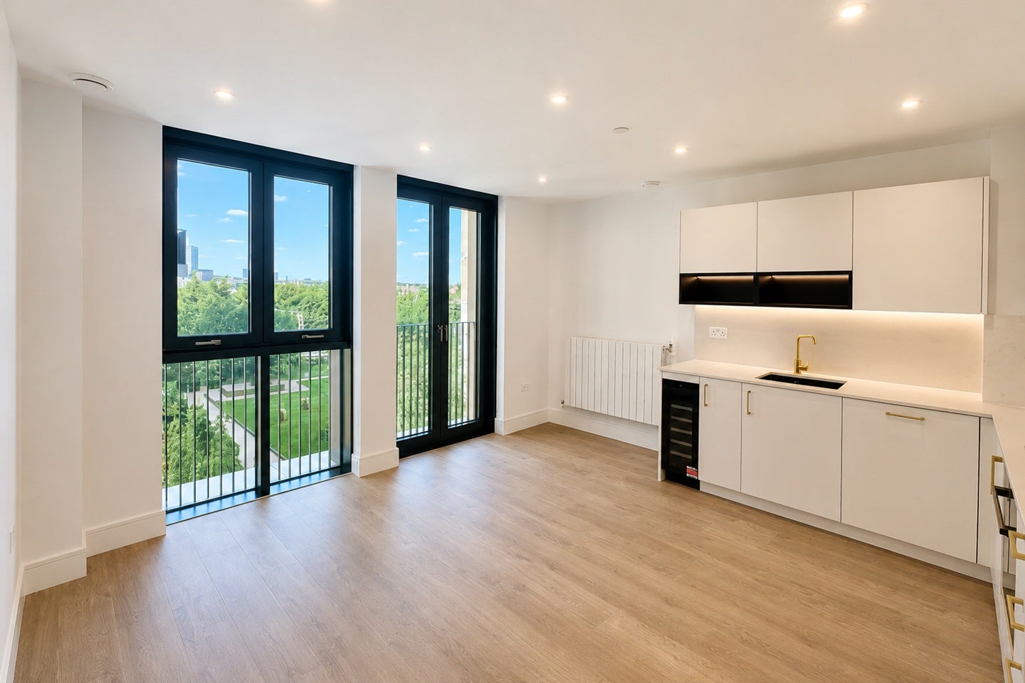Flat King Charles I Island in City of Westminster