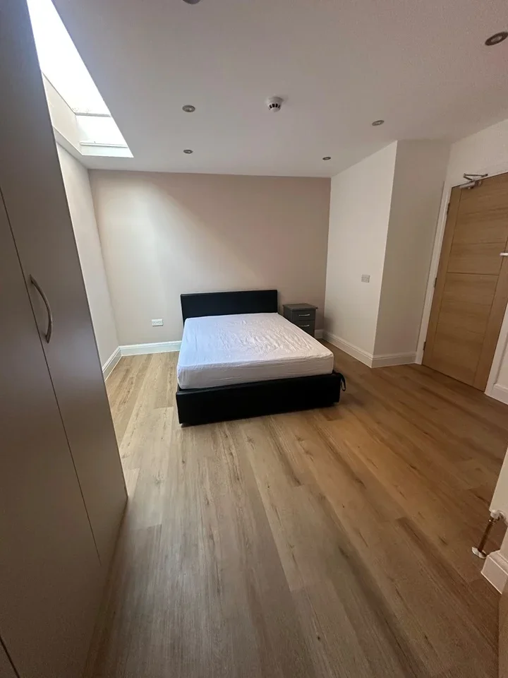 Room Hawthorne Crescent in Slough