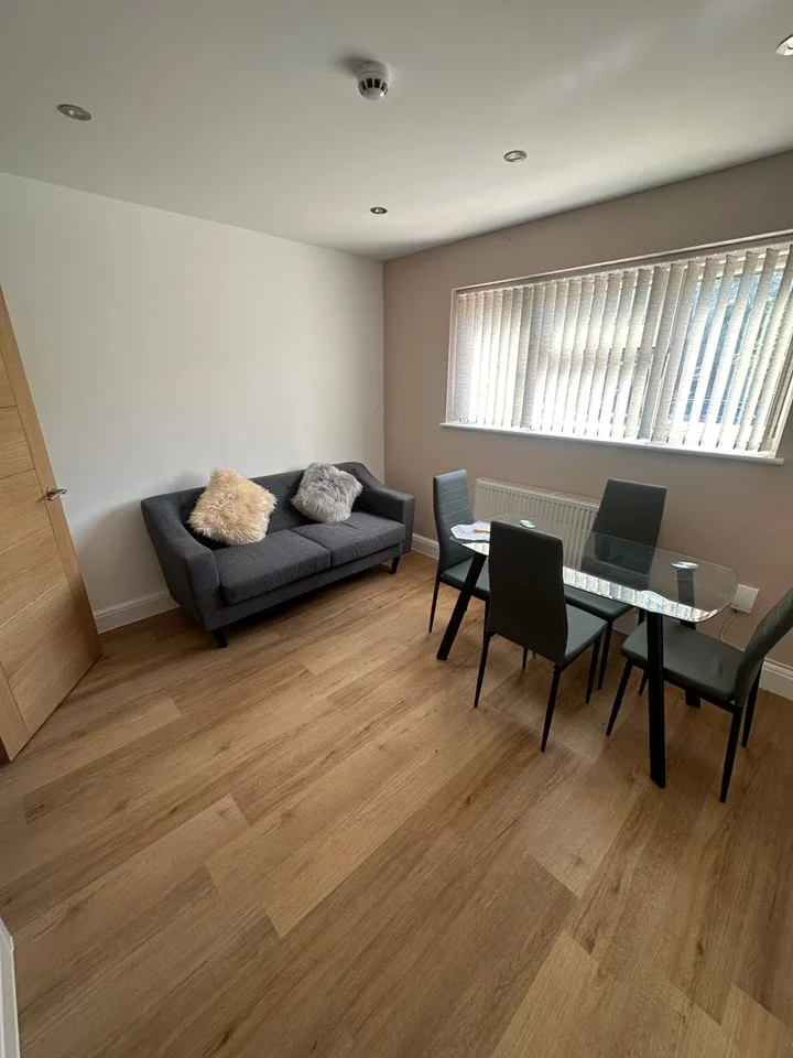 Room Hawthorne Crescent in Slough