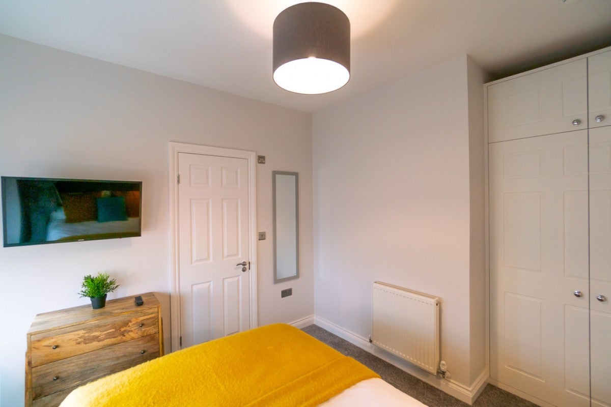 Room Wantage Road in Reading