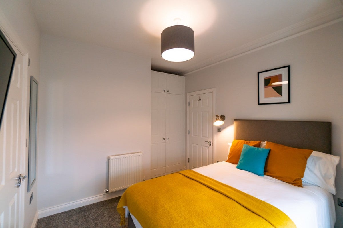 Room Wantage Road in Reading