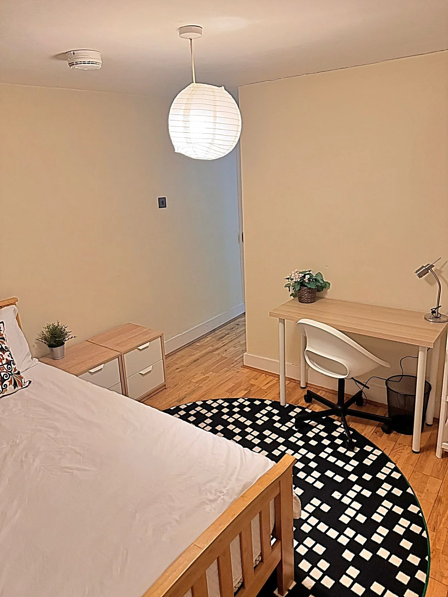 Room Friern Road in Greater London