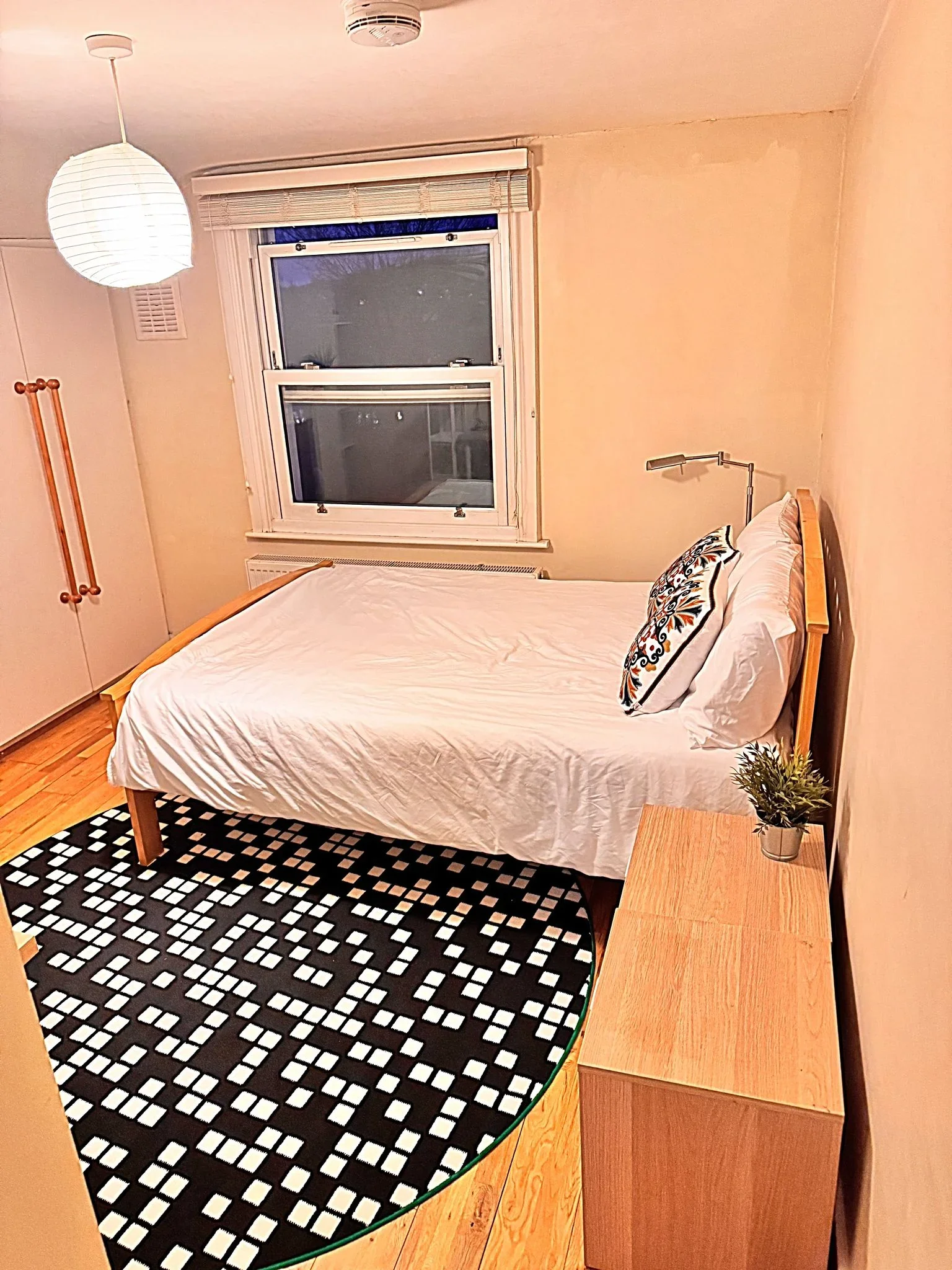 Room Friern Road in Greater London