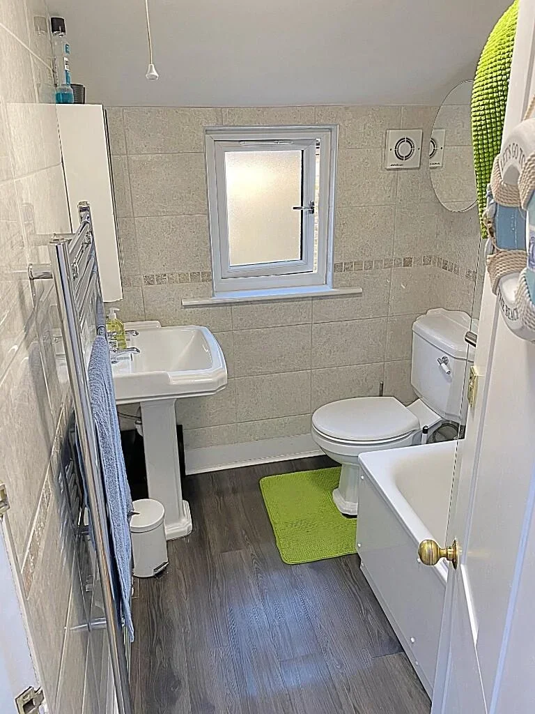 Room Friern Road in Greater London