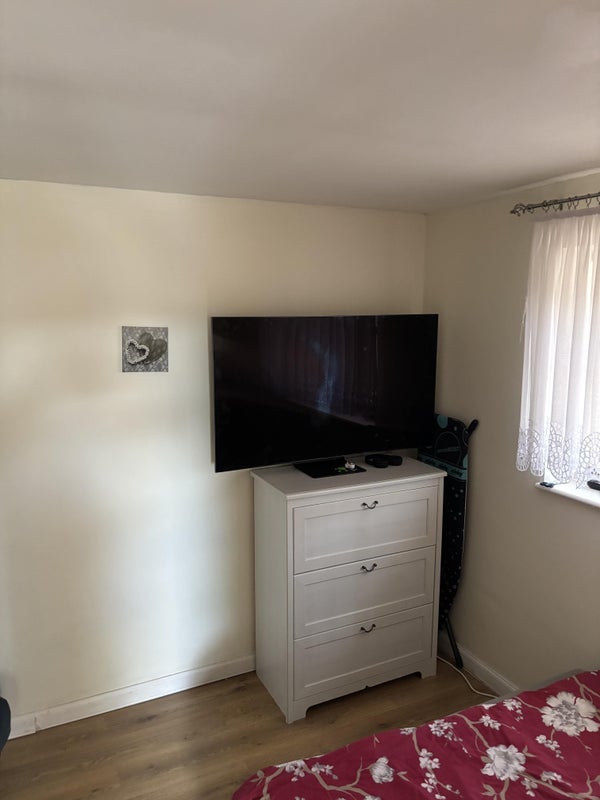 Room Sanders Close in Dudley
