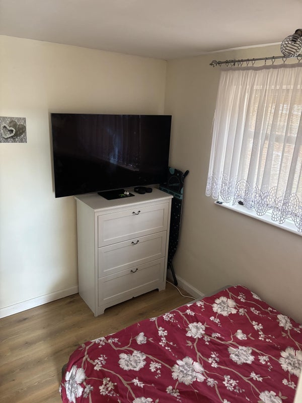 Room Sanders Close in Dudley