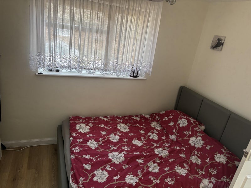 Room Sanders Close in Dudley