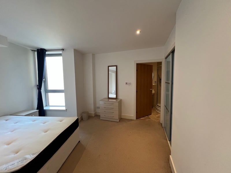 Room London Lane in Glasgow