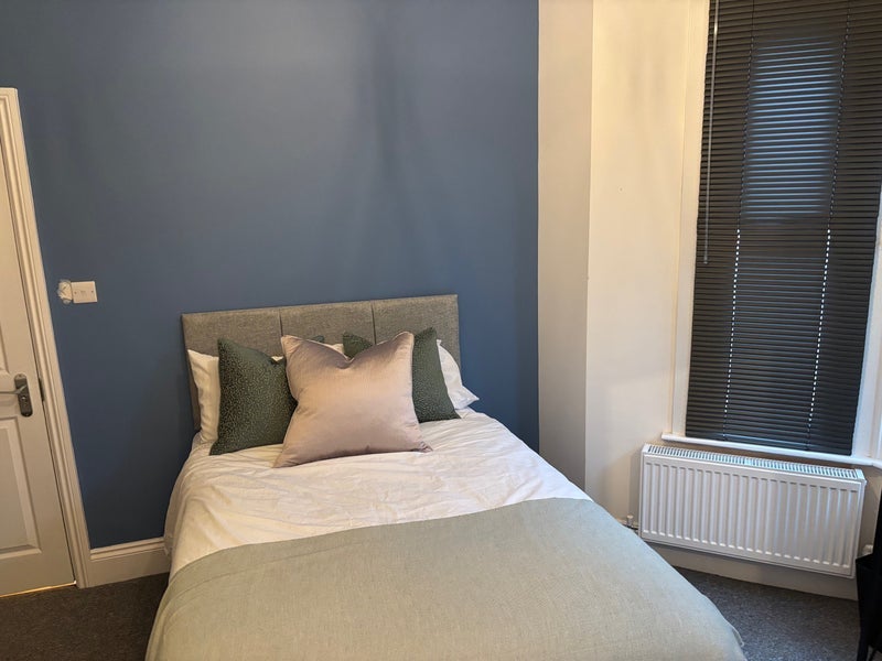 Room Waddon Road in Greater London