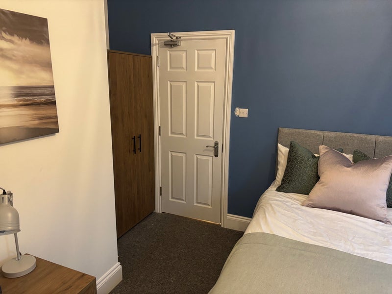 Room Waddon Road in Greater London
