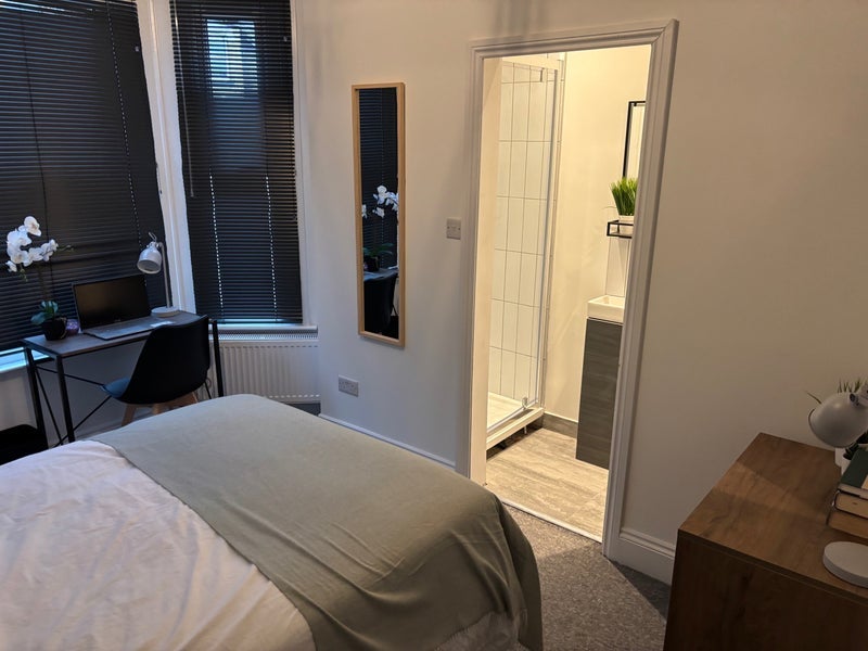 Room Waddon Road in Greater London