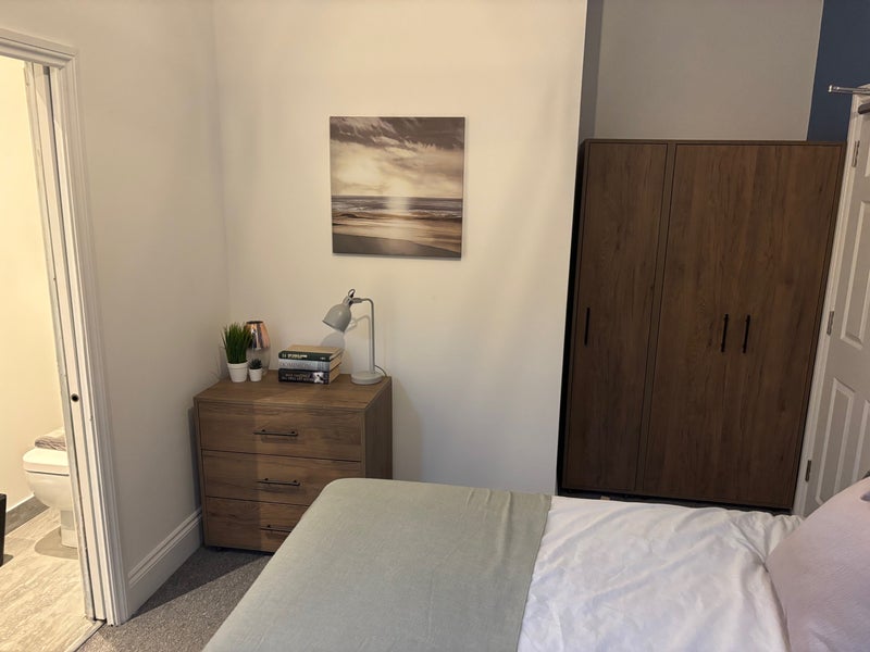 Room Waddon Road in Greater London