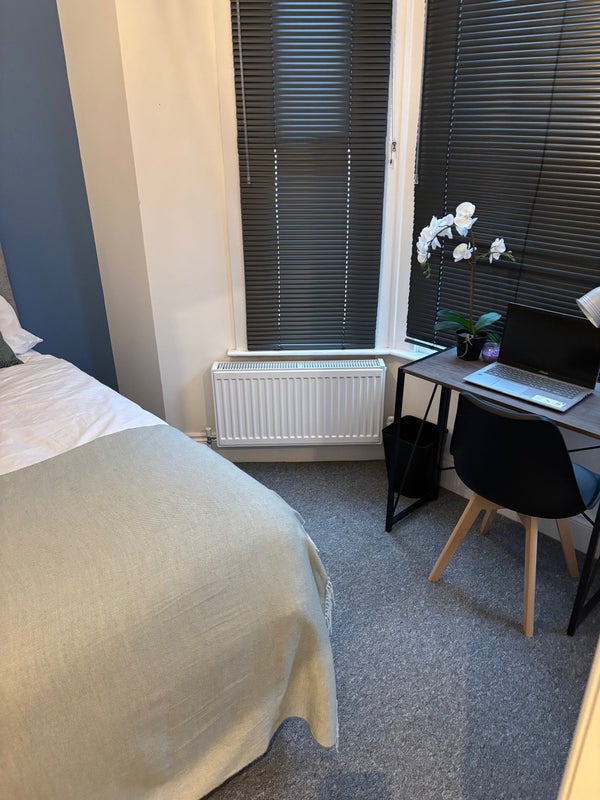 Room Waddon Road in Greater London