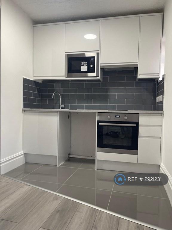 Flat Merlin Crescent in Greater London