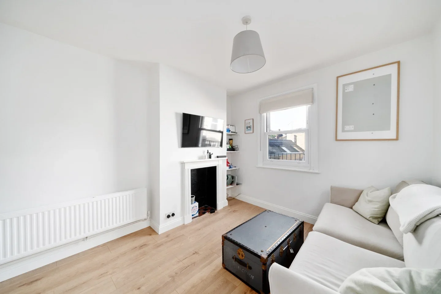 Flat Summerley Street in Greater London