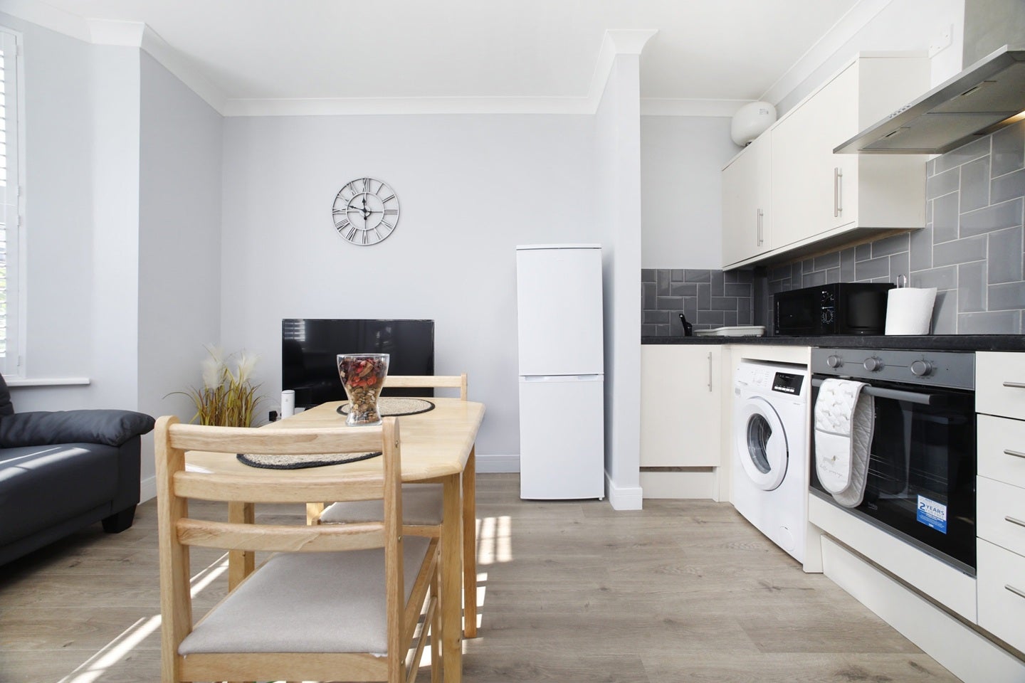 Flat Frithville Gardens in Greater London