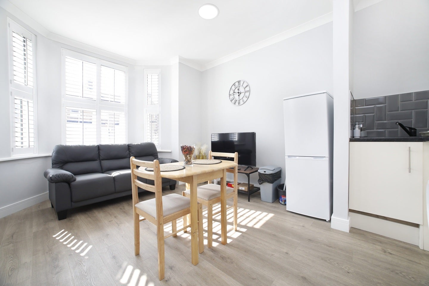 Flat Frithville Gardens in Greater London