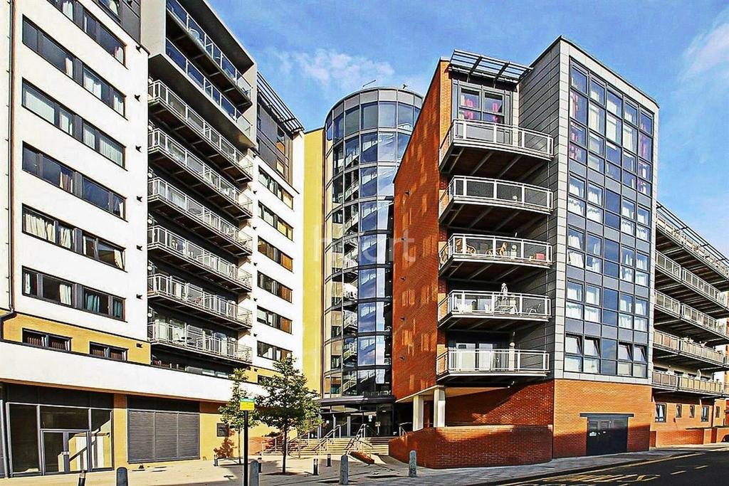 Flat Perth Road in Greater London