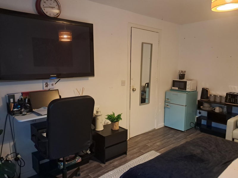 Room Thornford Road in Greater London