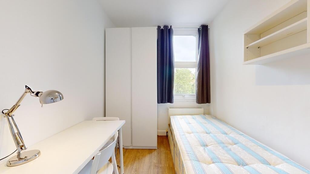 Room Talgarth Road in Greater London