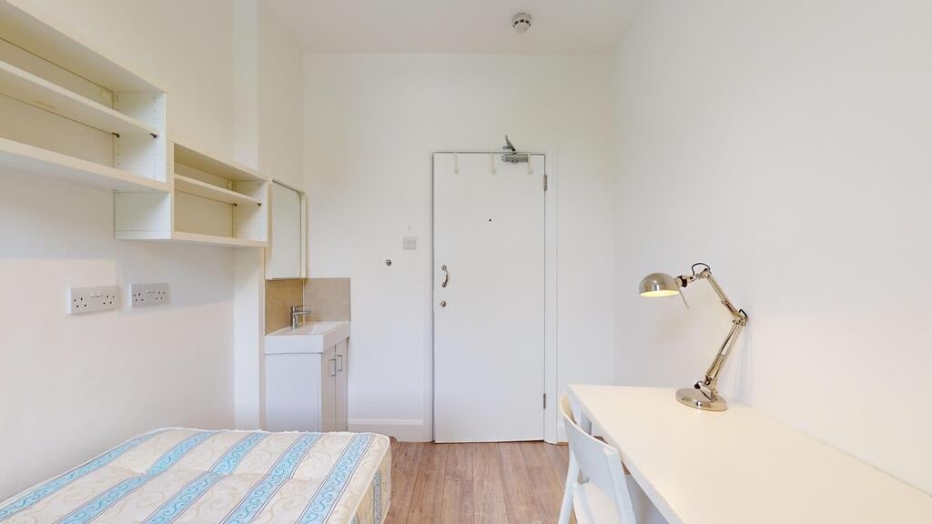 Room Talgarth Road in Greater London