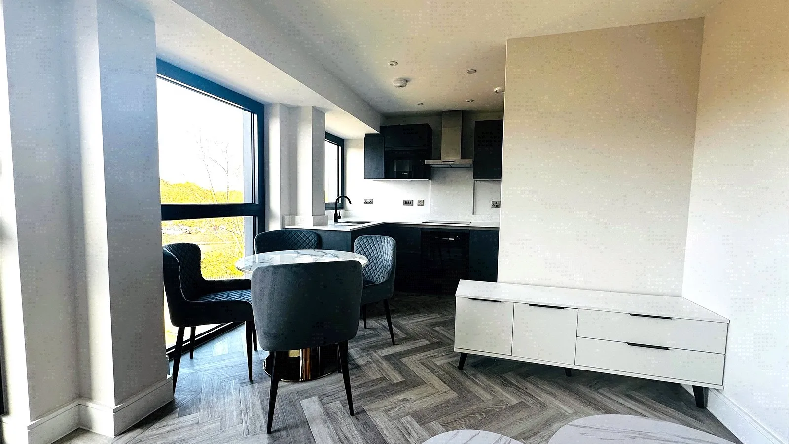 Flat Cockfosters Road in Greater London