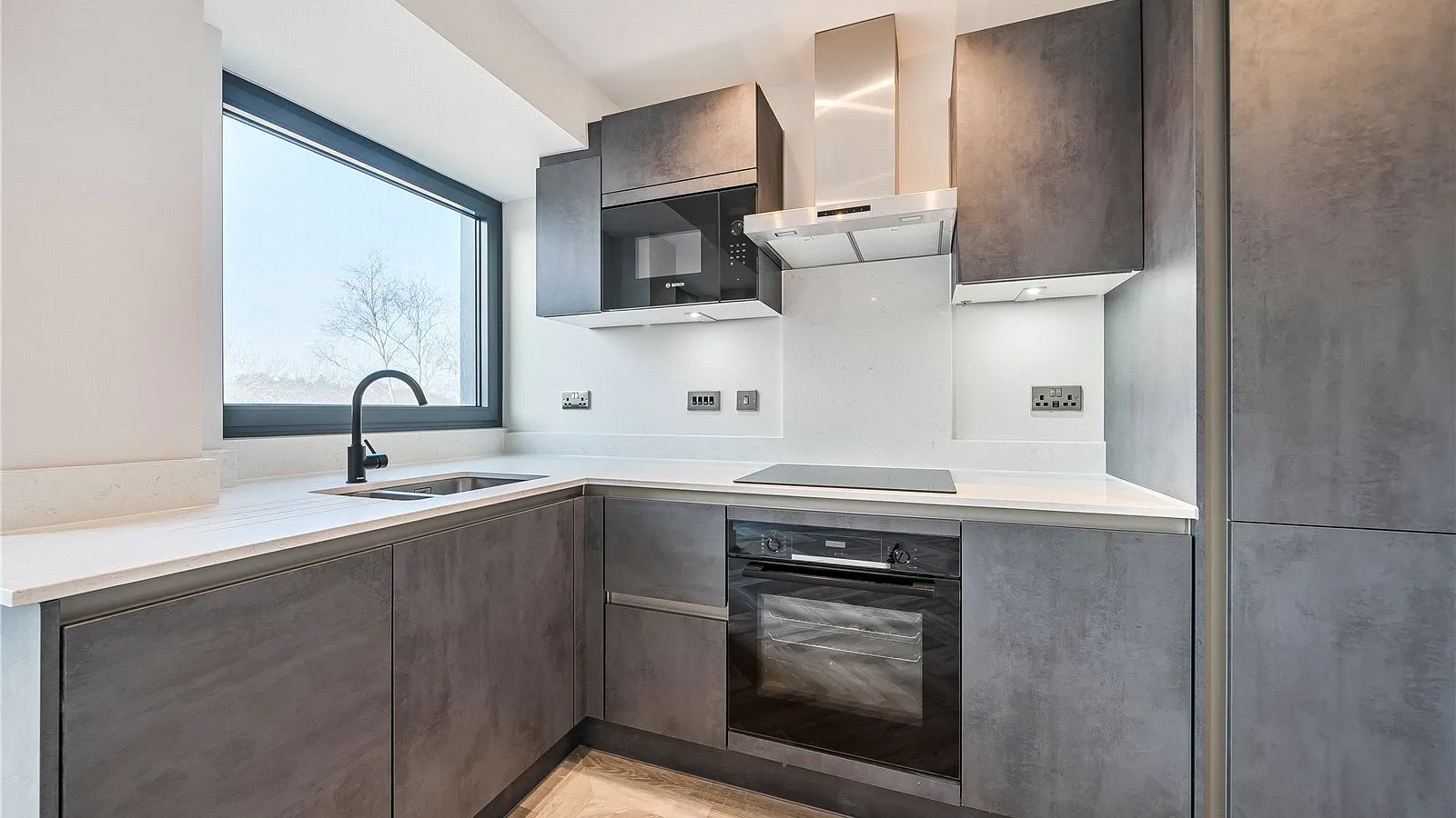 Flat Cockfosters Road in Greater London