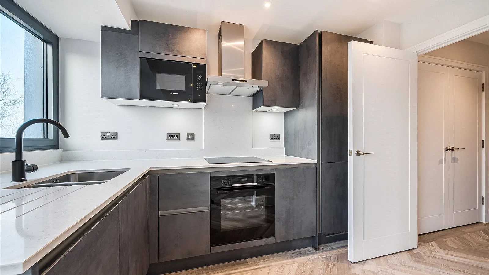 Flat Cockfosters Road in Greater London