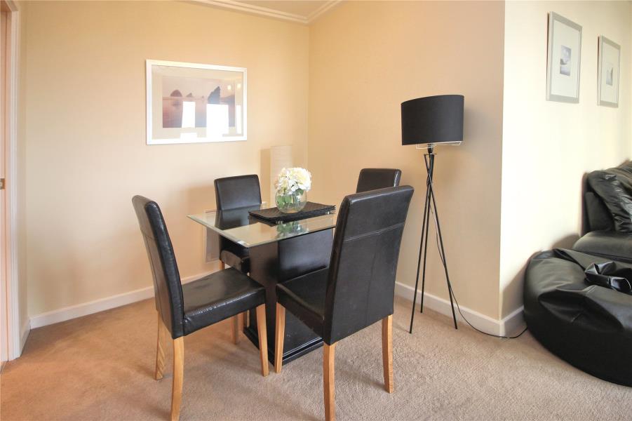 Flat Victoria Square in Woking