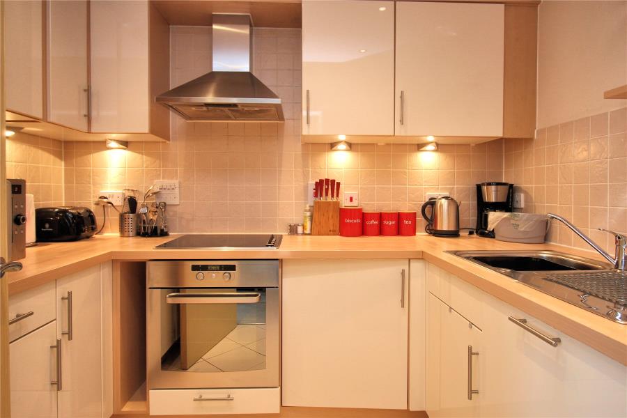 Flat Victoria Square in Woking