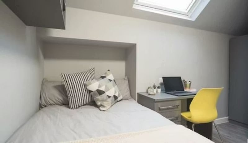 Flat Cromwell Range in Manchester