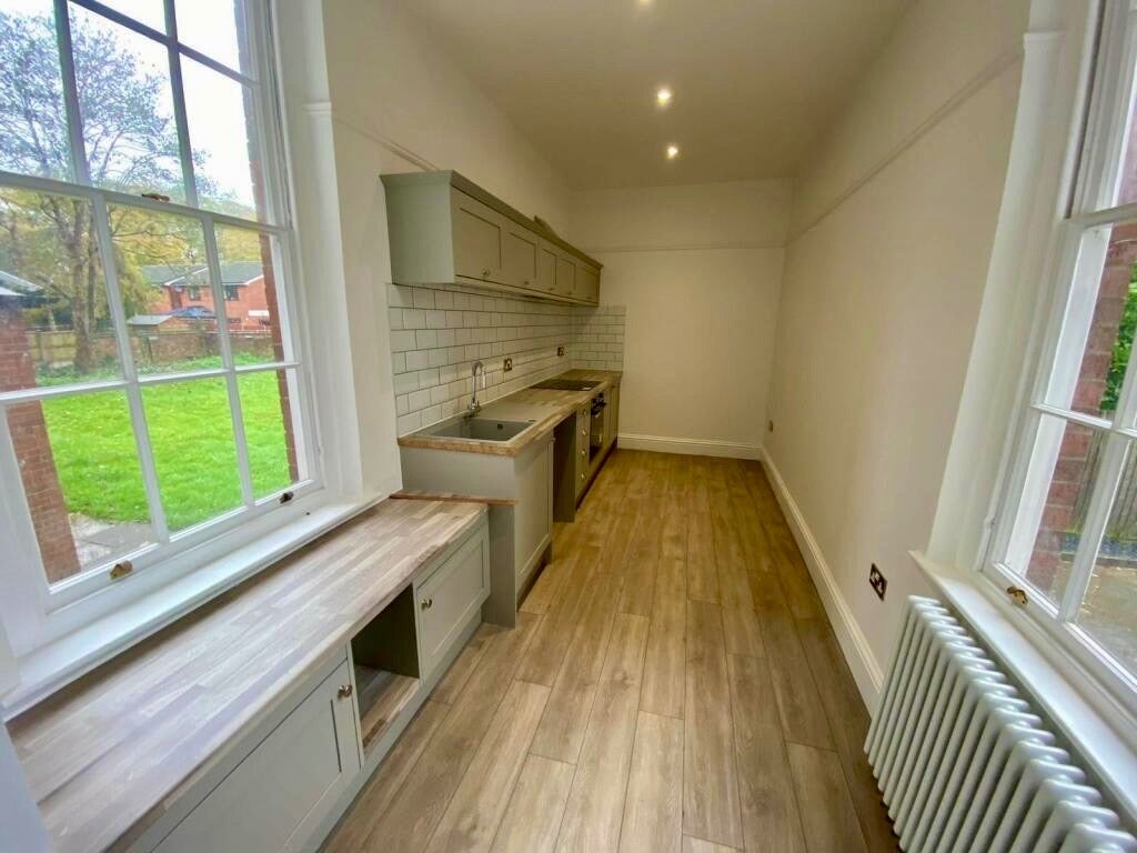 Flat King Charles Close in Wyre Forest