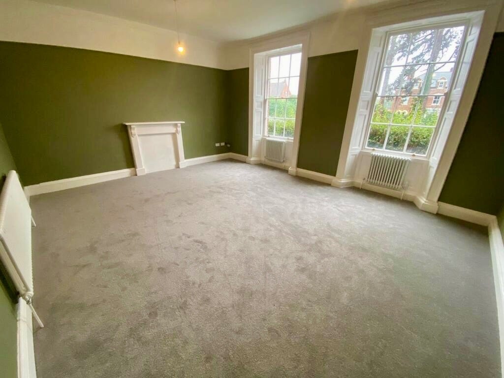 Flat King Charles Close in Wyre Forest