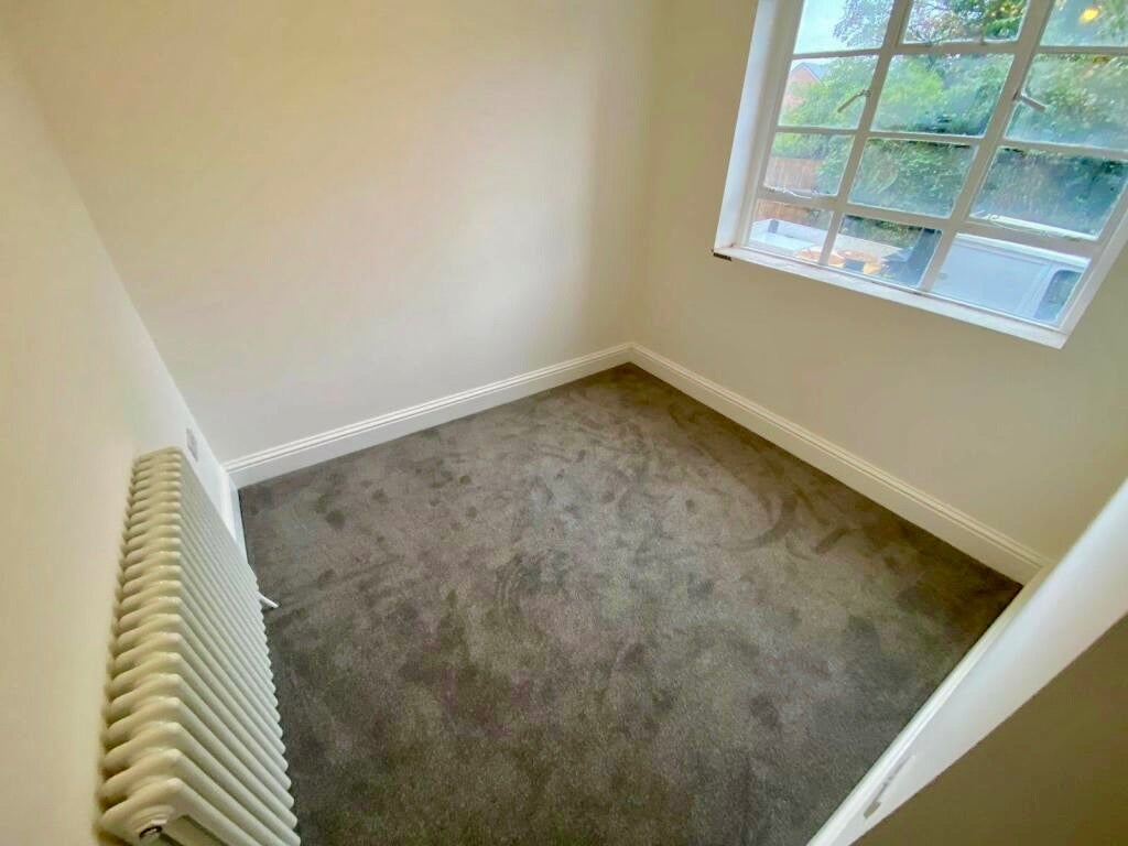 Flat King Charles Close in Wyre Forest