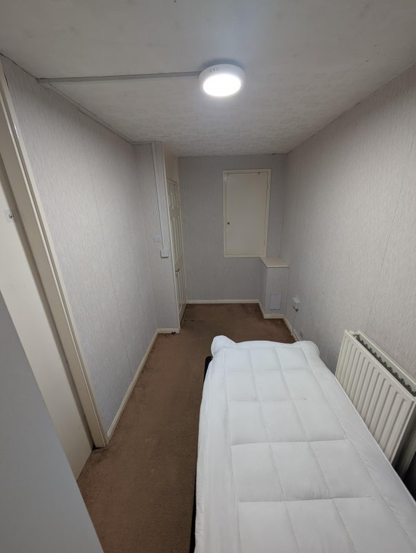 Room Lensbury Way in Greater London
