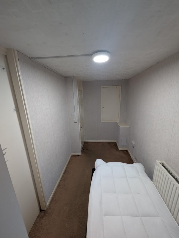 Room Lensbury Way in Greater London