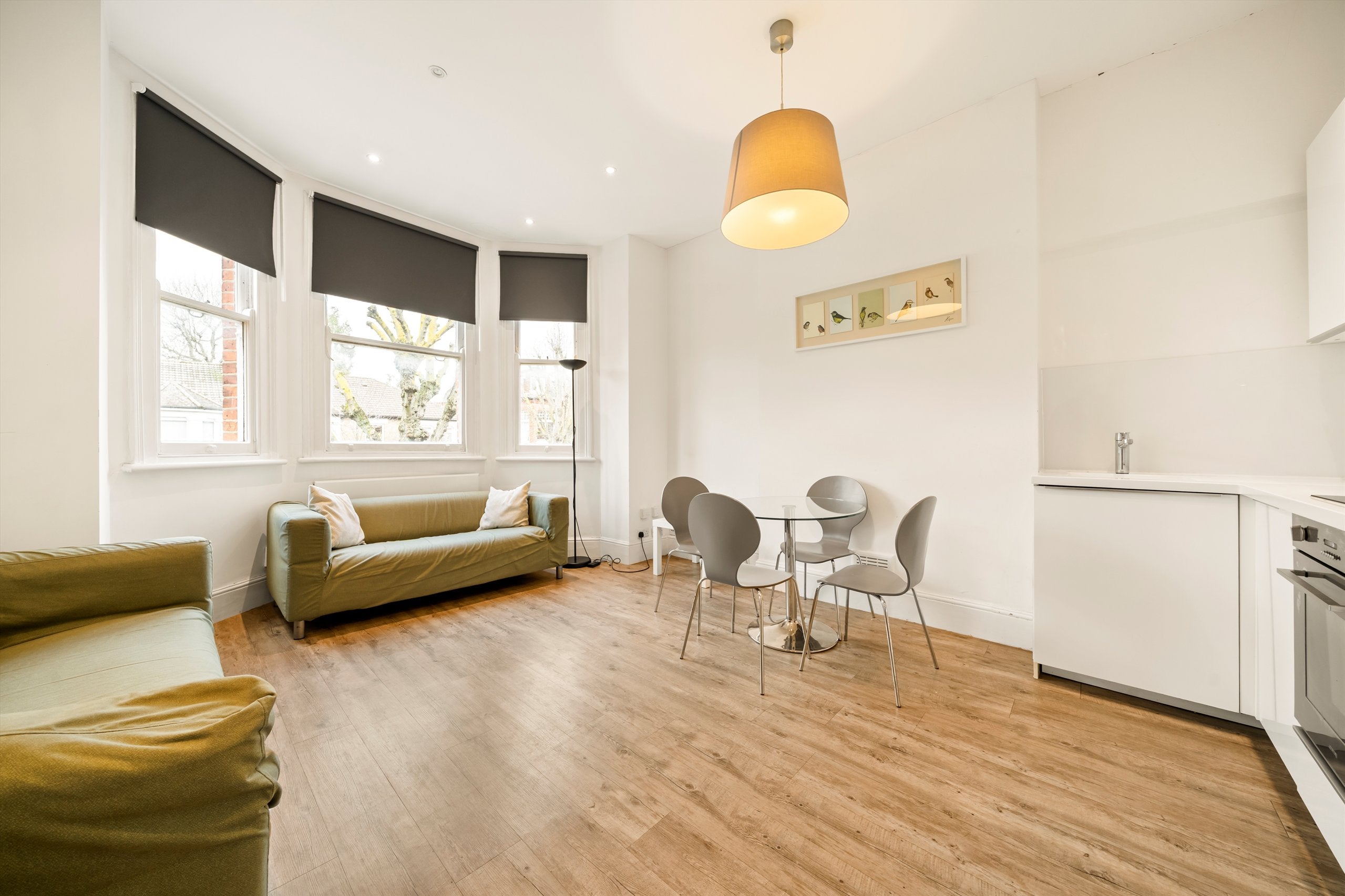 Flat St Pauls Avenue in Greater London