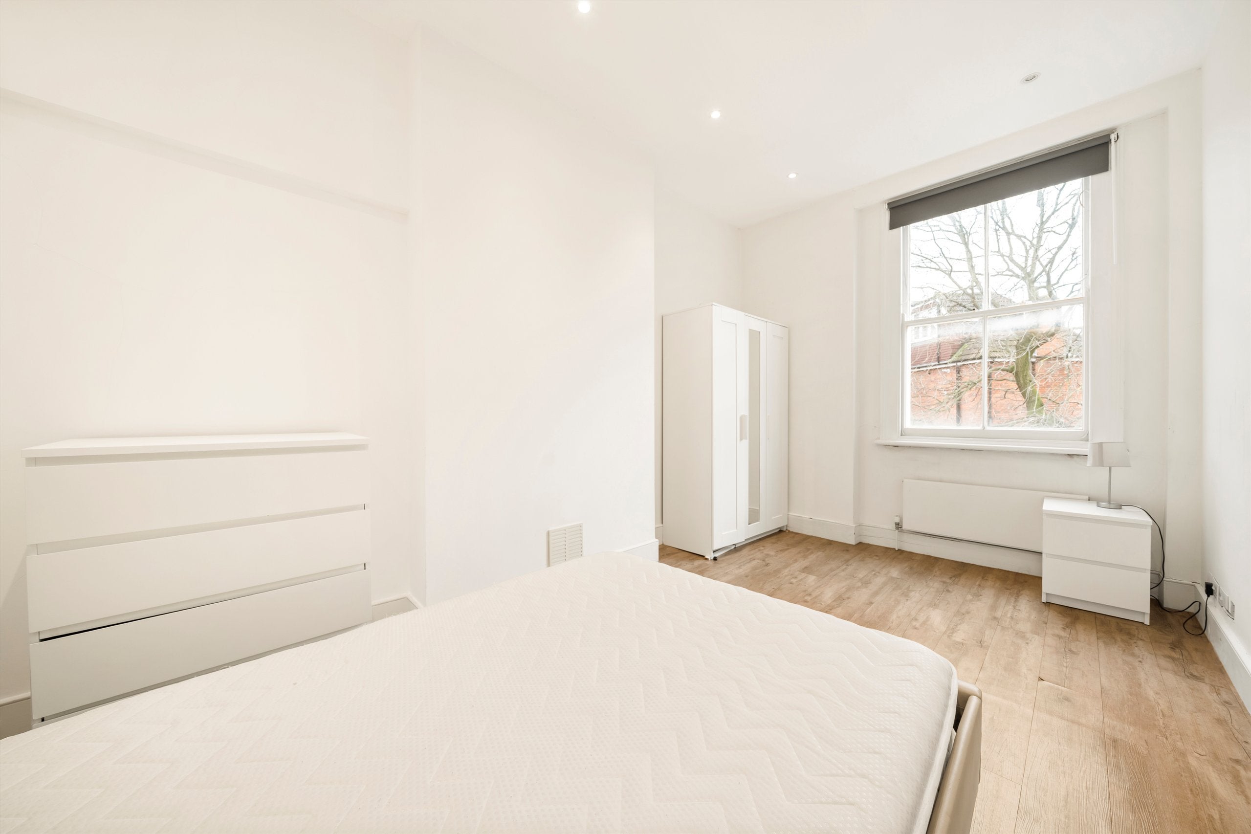 Flat St Pauls Avenue in Greater London