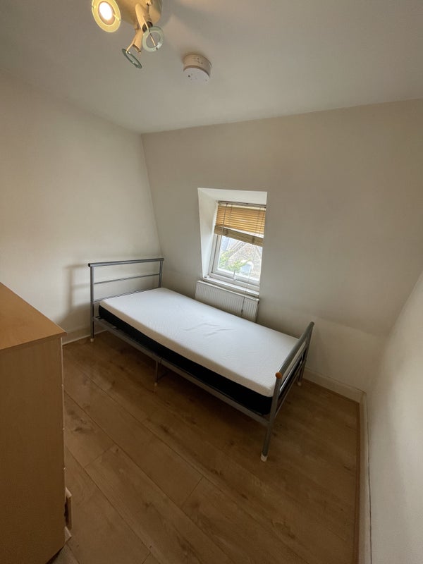 Room Studland Street in Greater London