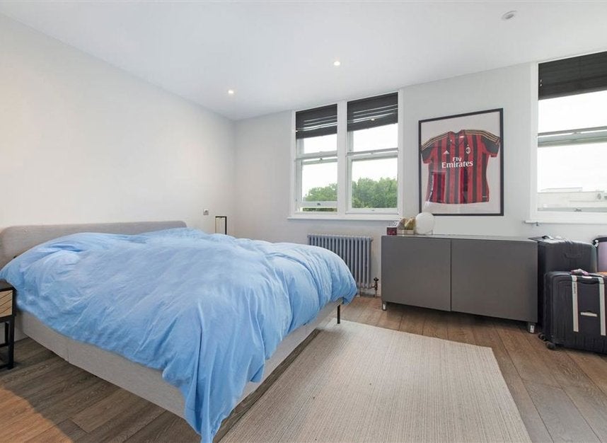 Flat Charlotte Street in Greater London