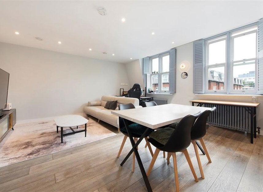 Flat Charlotte Street in Greater London