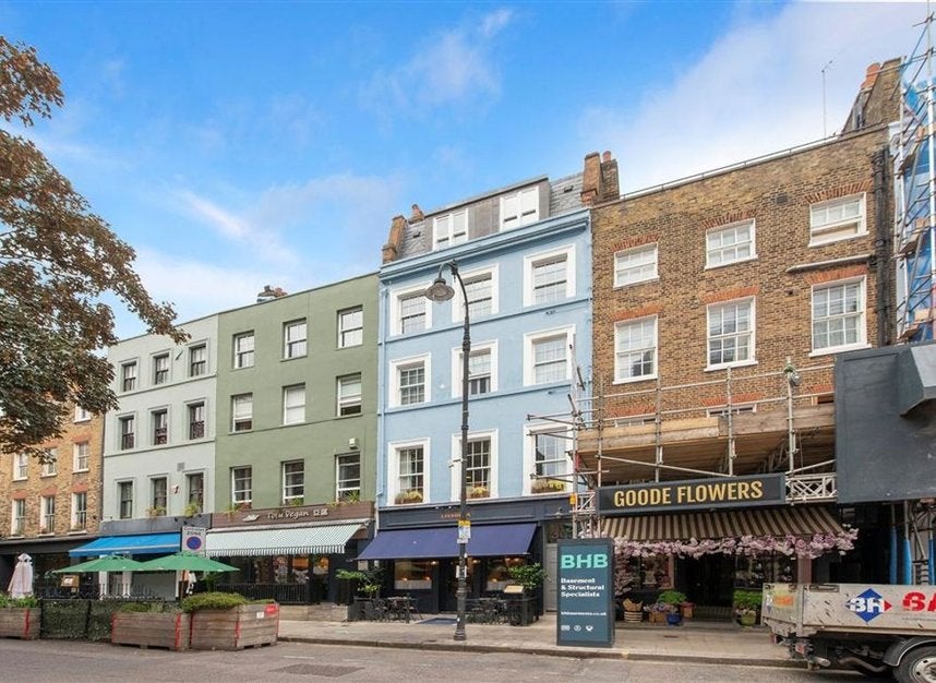 Flat Charlotte Street in Greater London