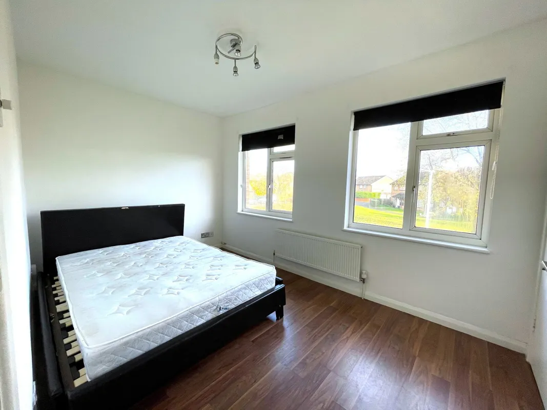Flat Stipularis Drive in Greater London