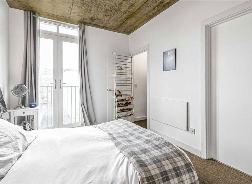 Flat Weller Street in Greater London