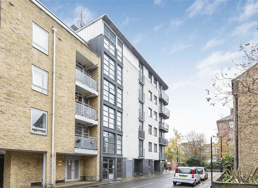 Flat Weller Street in Greater London
