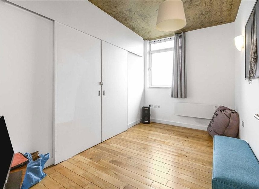 Flat Weller Street in Greater London