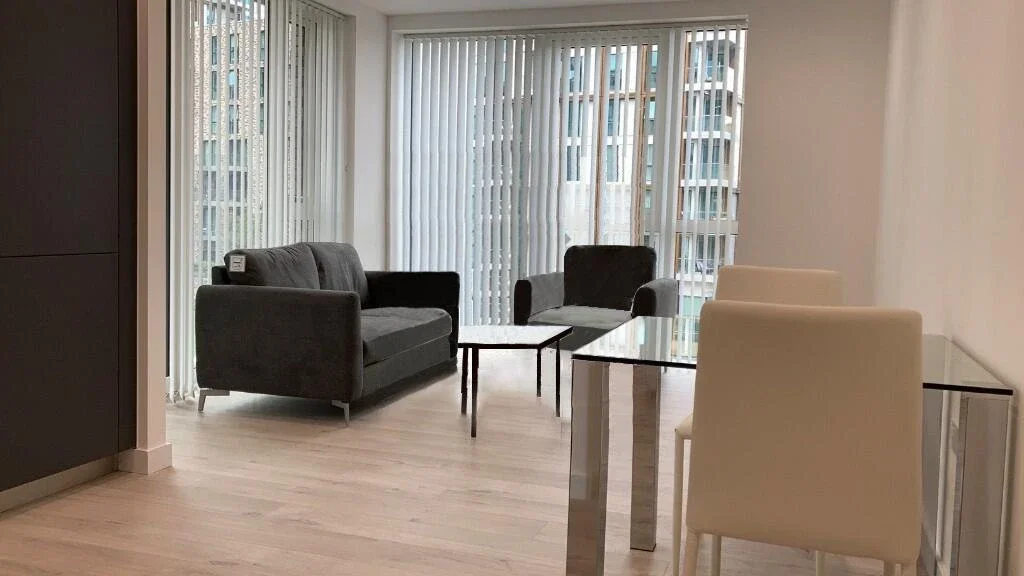 Flat Coster Avenue in Greater London