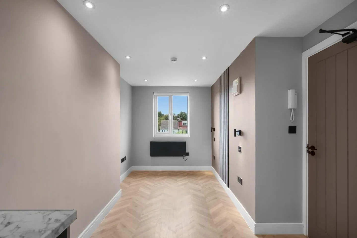 Flat Salisbury Road in Grays